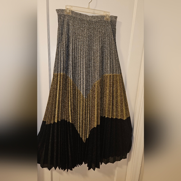 Gracia Gold and Black Pleated Midi Skirt Cocktail - Picture 1 of 2